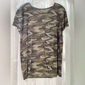 Arizona Jean Company Men's Green and Brown Camo Tee